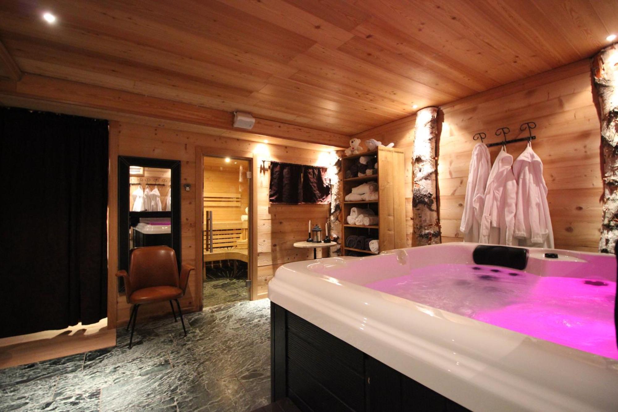 Hotell Millefiori- Alpine Event Lodge Valtournenche Bagian luar foto