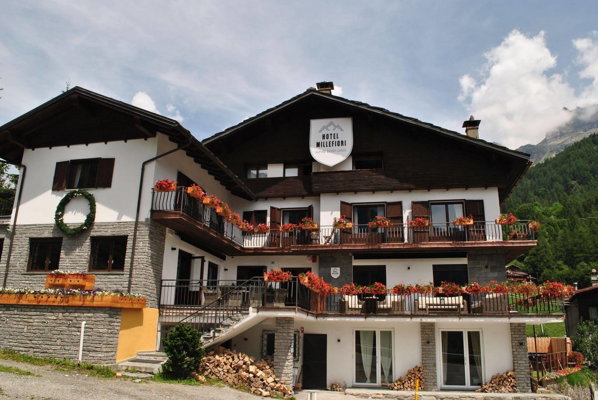 Hotell Millefiori- Alpine Event Lodge Valtournenche Bagian luar foto