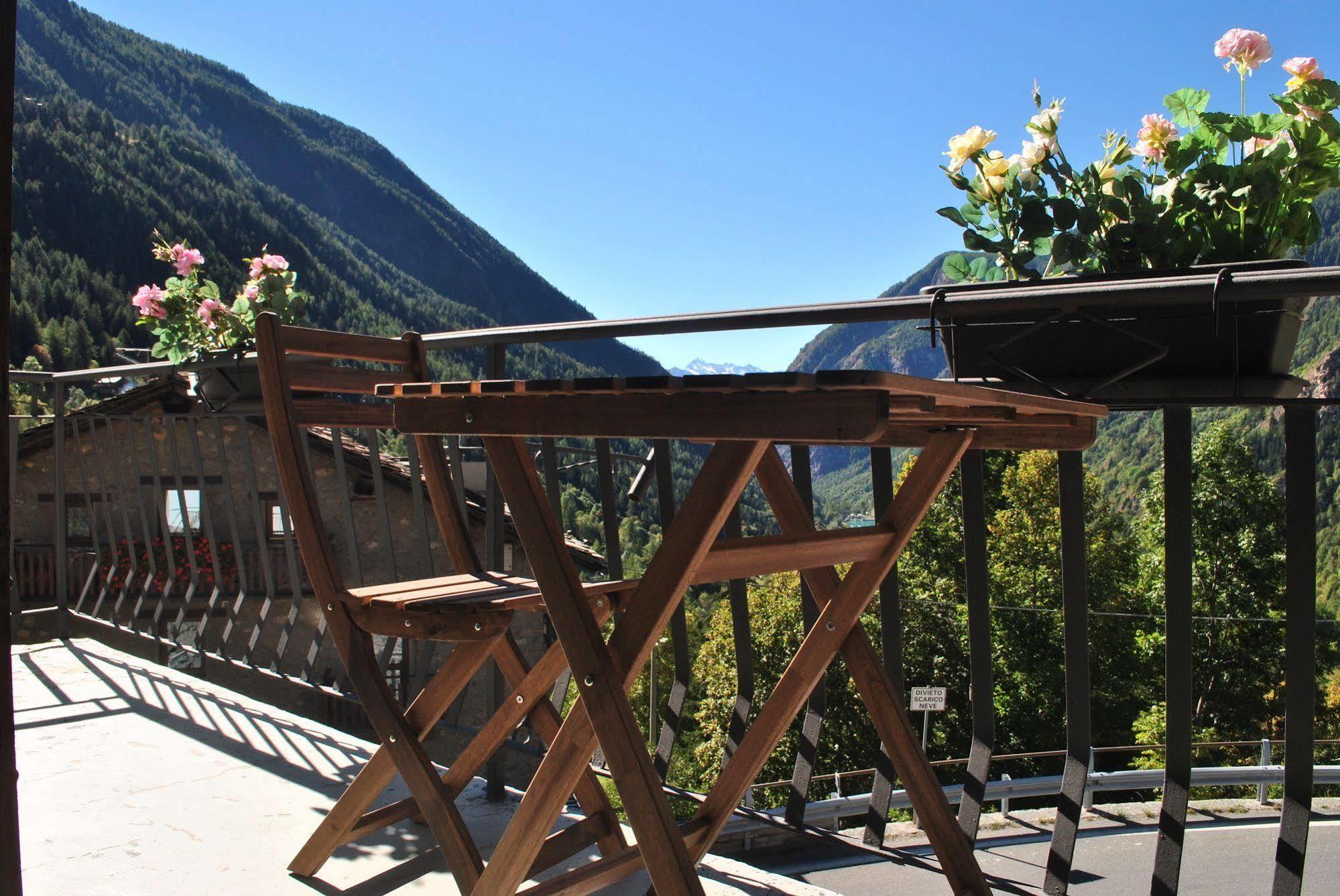 Hotell Millefiori- Alpine Event Lodge Valtournenche Bagian luar foto