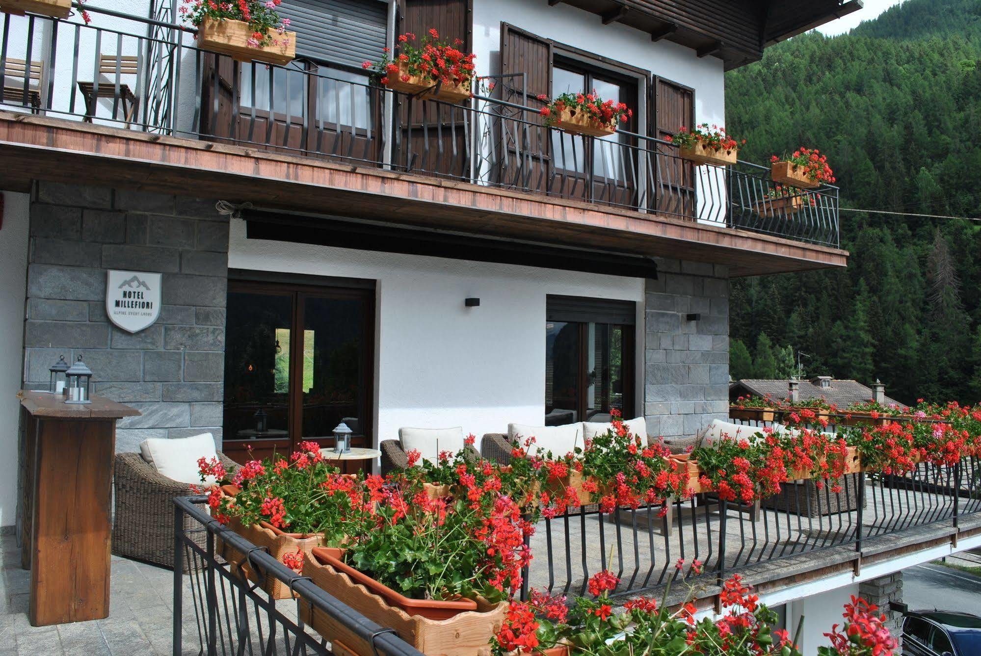 Hotell Millefiori- Alpine Event Lodge Valtournenche Bagian luar foto