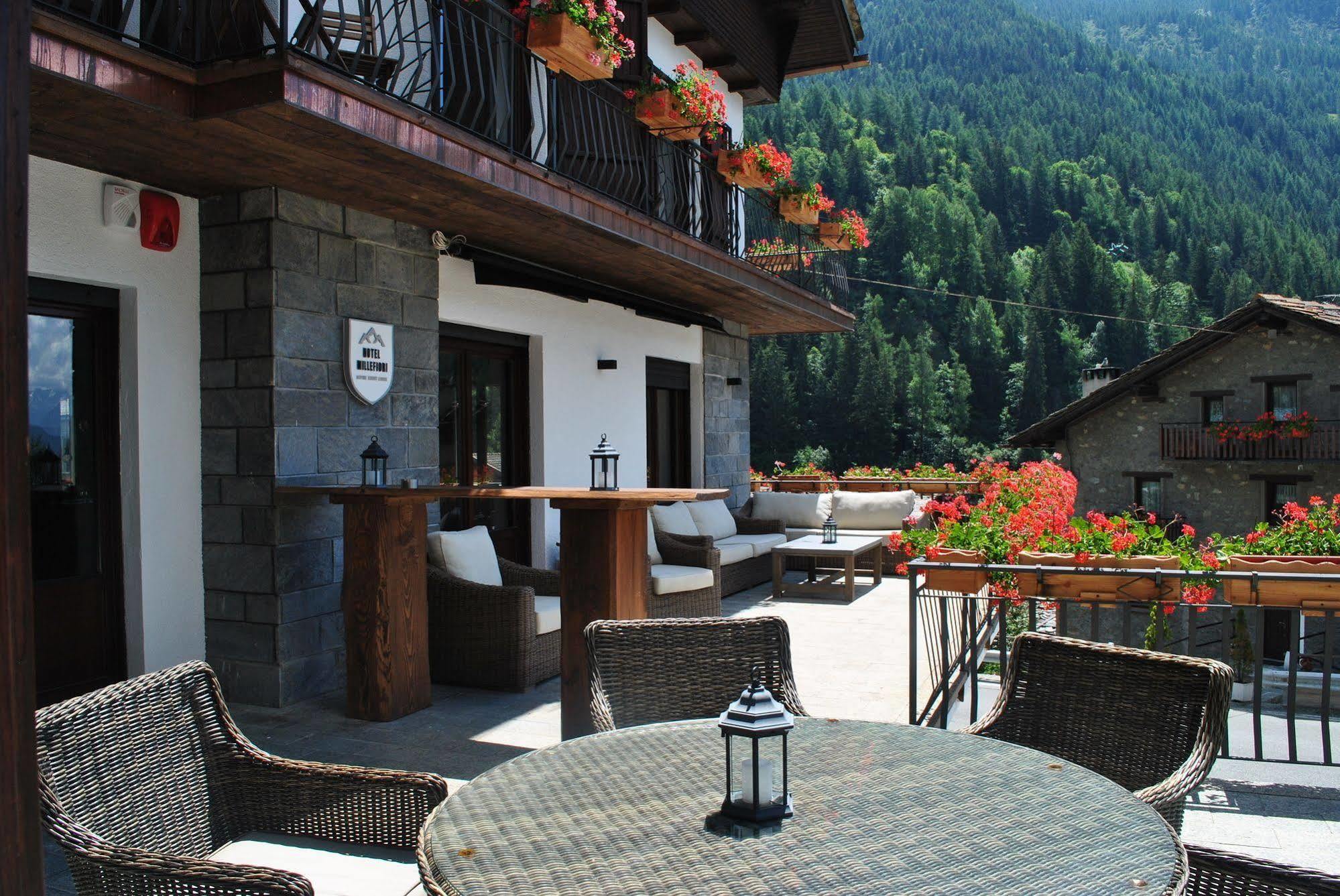 Hotell Millefiori- Alpine Event Lodge Valtournenche Bagian luar foto
