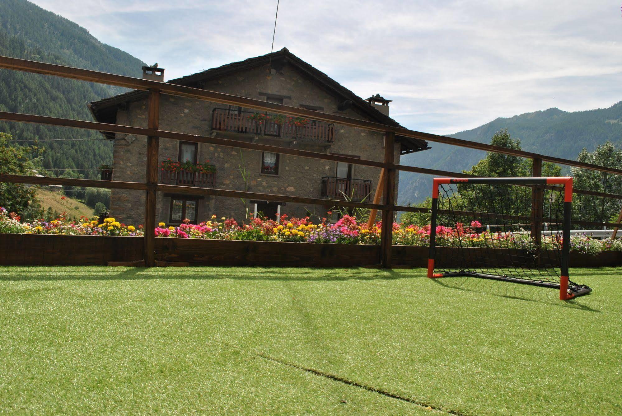 Hotell Millefiori- Alpine Event Lodge Valtournenche Bagian luar foto
