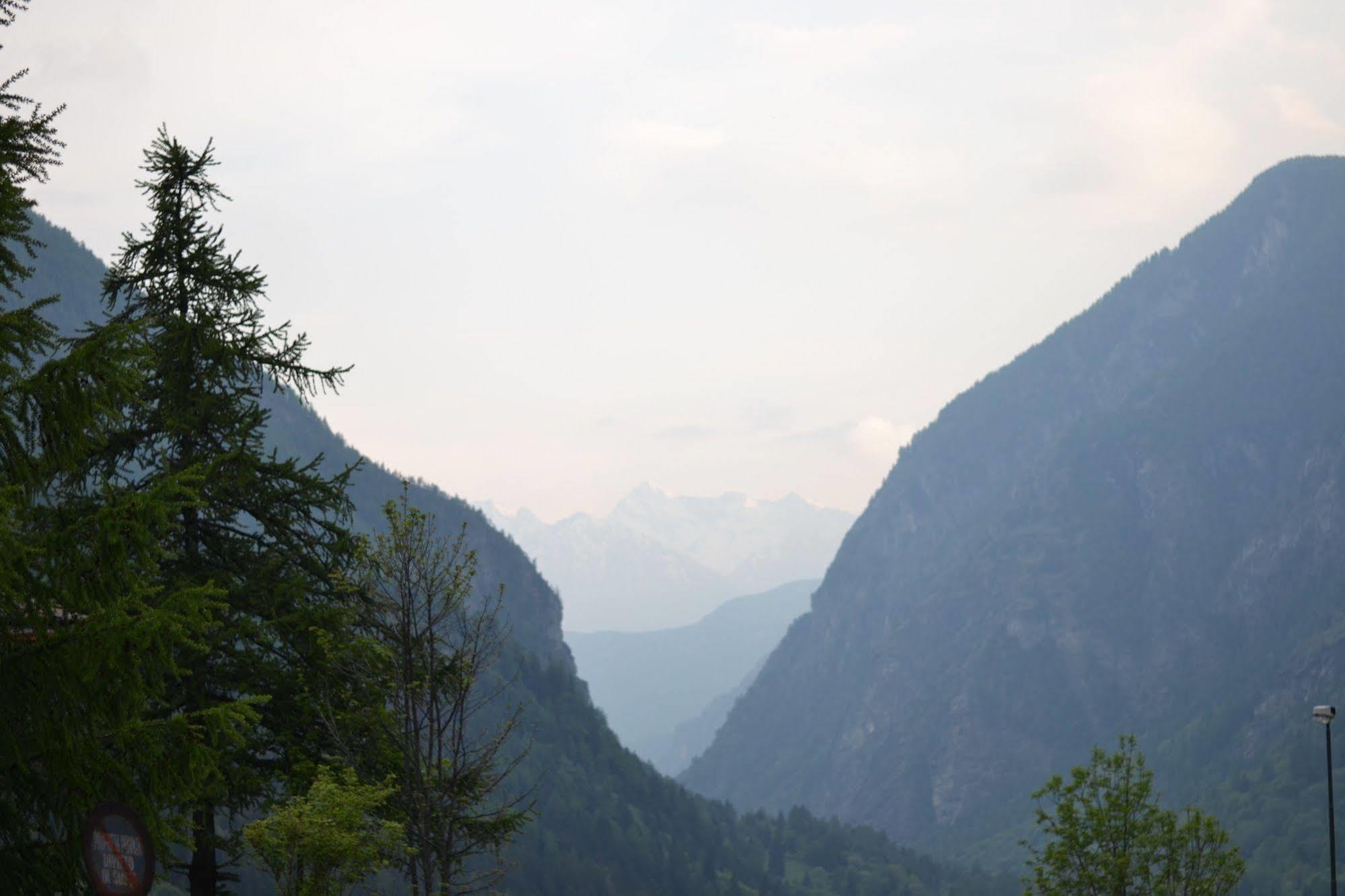Hotell Millefiori- Alpine Event Lodge Valtournenche Bagian luar foto
