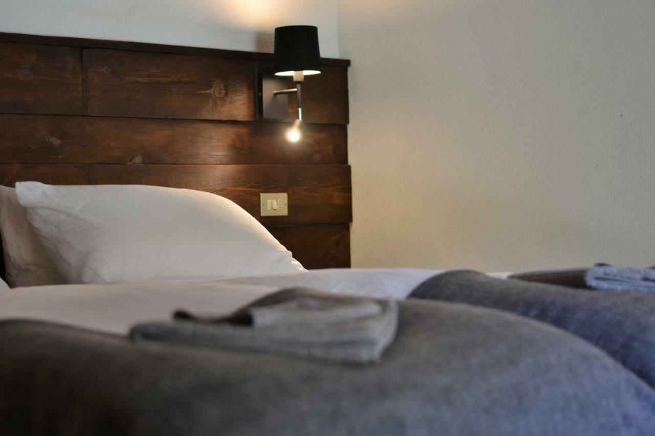 Hotell Millefiori- Alpine Event Lodge Valtournenche Bagian luar foto