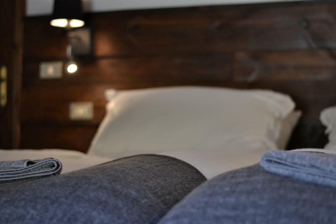 Hotell Millefiori- Alpine Event Lodge Valtournenche Bagian luar foto