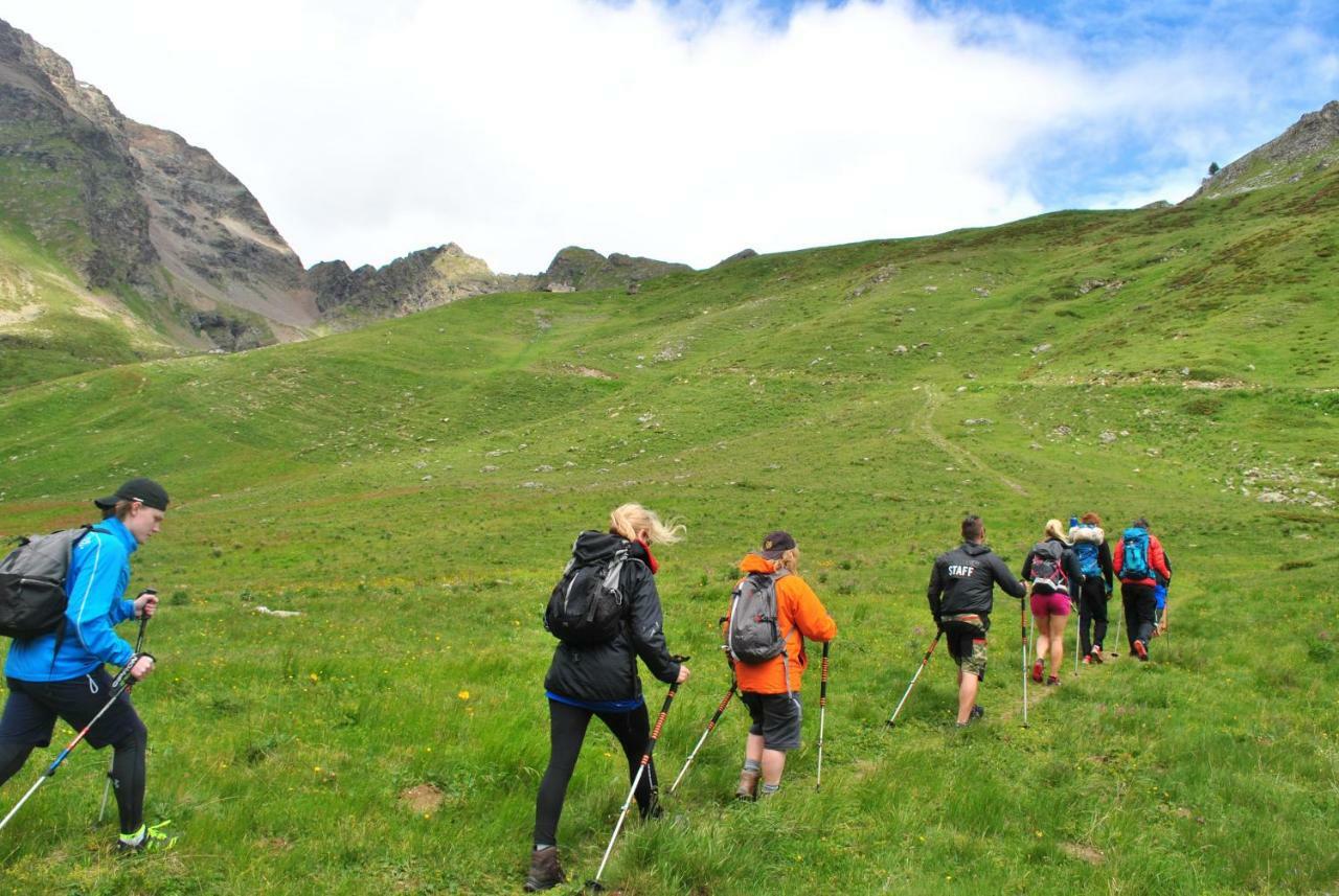 Hotell Millefiori- Alpine Event Lodge Valtournenche Bagian luar foto