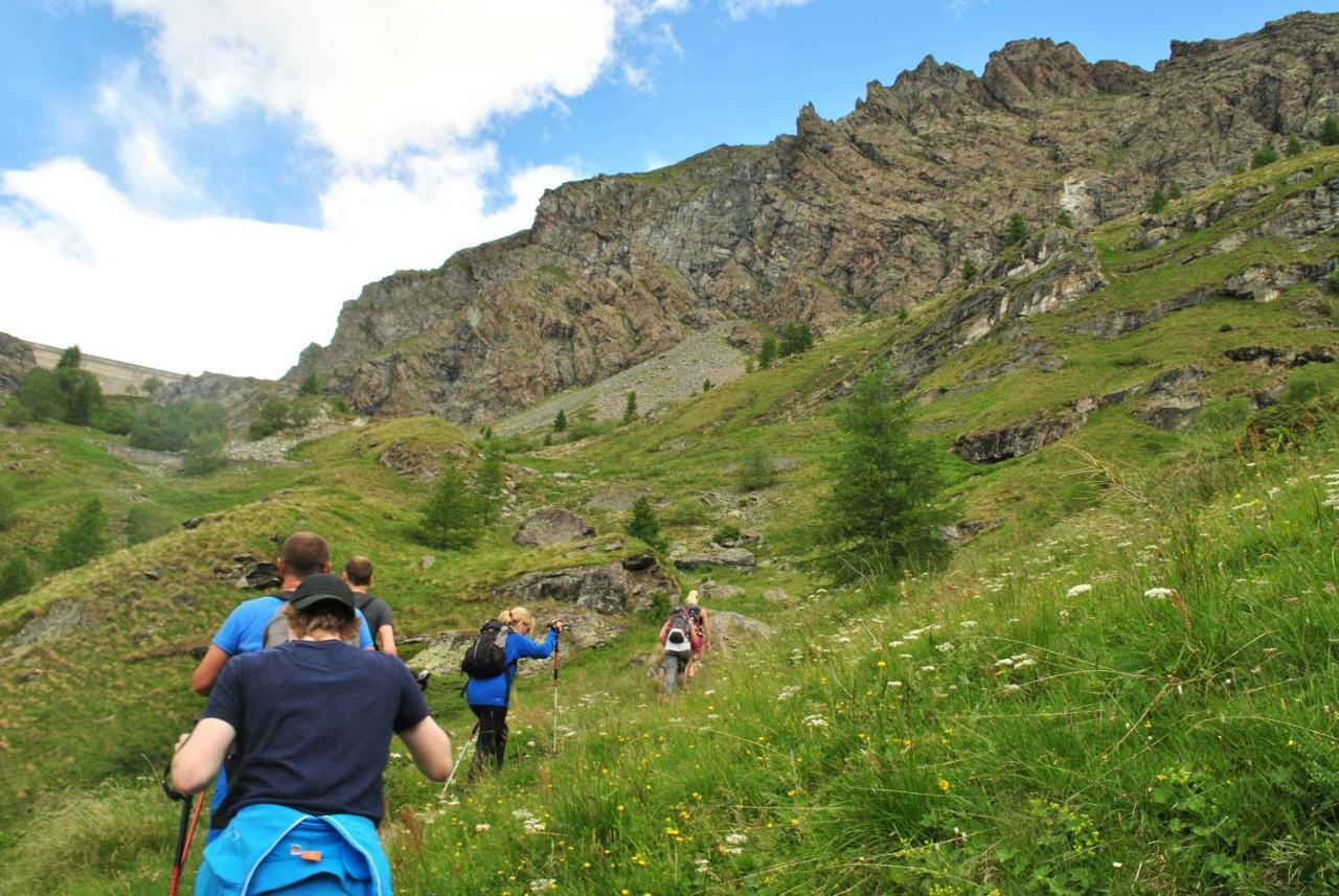 Hotell Millefiori- Alpine Event Lodge Valtournenche Bagian luar foto