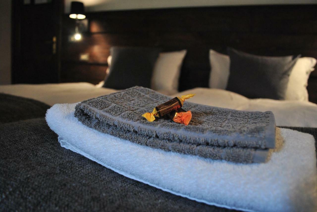 Hotell Millefiori- Alpine Event Lodge Valtournenche Bagian luar foto